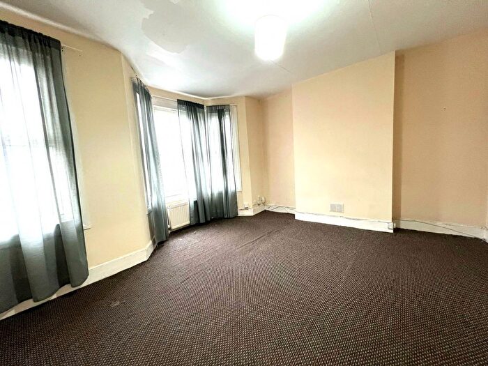 2 Bedroom Flat To Rent In Ley Street, Ilford, IG1