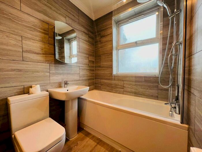 2 Bedroom Flat To Rent In Wood Street, London, E17