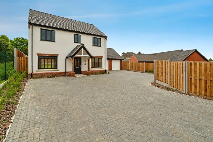 4 Bedroom Detached House For Sale In Jubilee Way, Holton, Halesworth, IP19