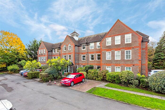 2 Bedroom Flat To Rent In West Drive, Sonning, Berkshire, RG4