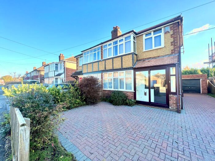 3 Bedroom Semi-Detached House To Rent In Norreys Road, Didcot, OX11