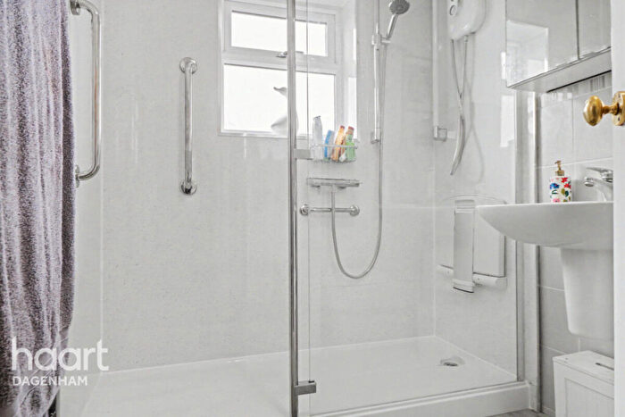 3 Bedroom Semi Detached House For Sale In Marston Avenue, Dagenham, RM10