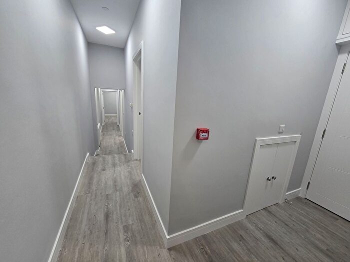 3 Bedroom Flat To Rent In Durnsford Road, Southfields, South West London, SW19