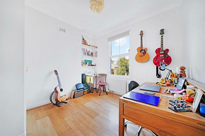 2 Bedroom Flat For Sale In Ferntower Road, London, N5