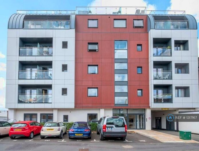 1 Bedroom Flat To Rent In Magna West, West Byfleet, KT14