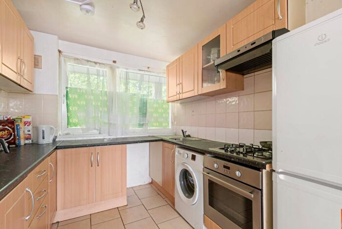 4 Bedroom Maisonette To Rent In Kinross House, Bemerton Estate, N1