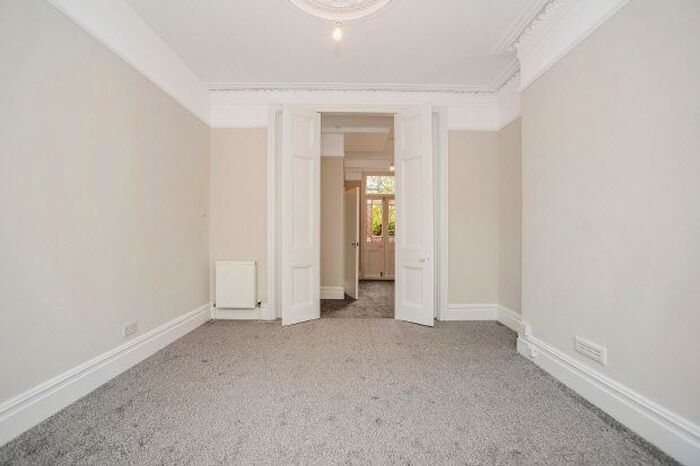 1 Bedroom Flat To Rent In Holmdene Avenue, Herne Hill, SE24