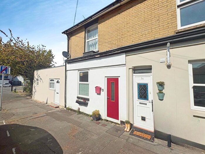 1 Bedroom Terraced House For Sale In Yarborough Road, East Cowes, Isle Of Wight, PO32