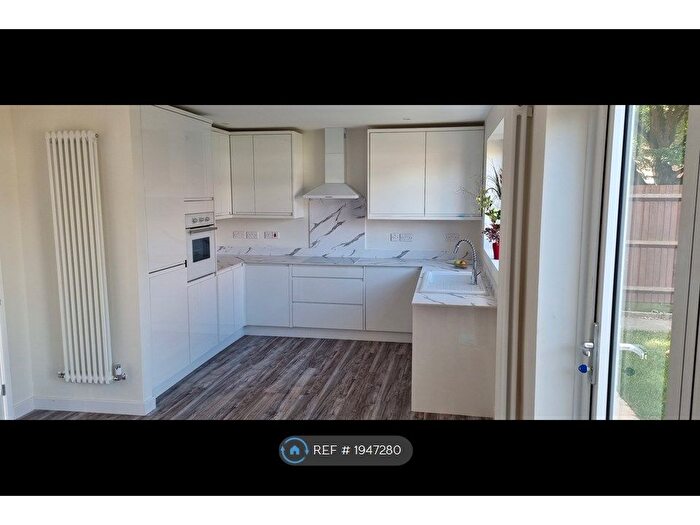 3 Bedroom Semi-Detached House To Rent In Norman Road, Barton-Le-Clay, Bedford, MK45