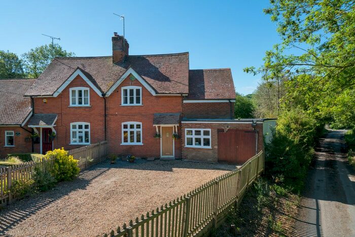 3 Bedroom Property For Sale In Duckmore Lane, Tring HP23