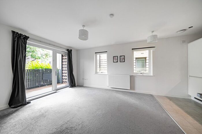 1 Bedroom Flat For Sale In Merriam Close, Highams Park, London, E4