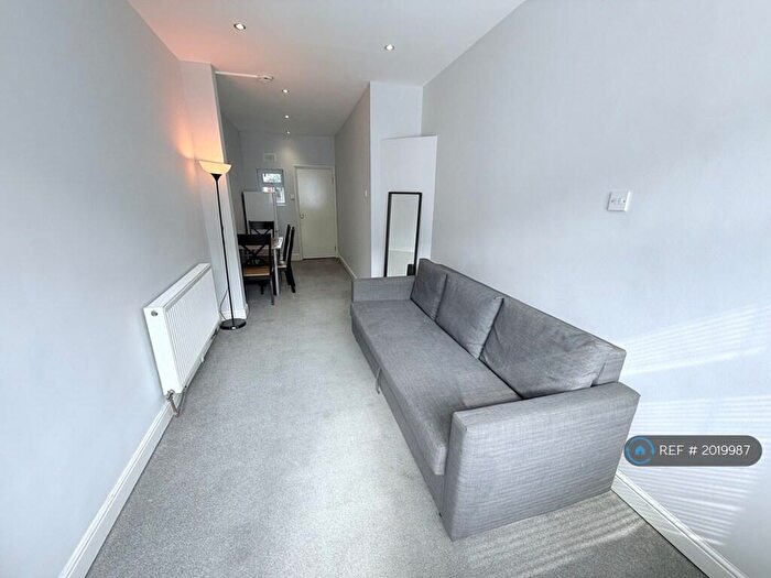 1 Bedroom Flat To Rent In Stratford, London, E15