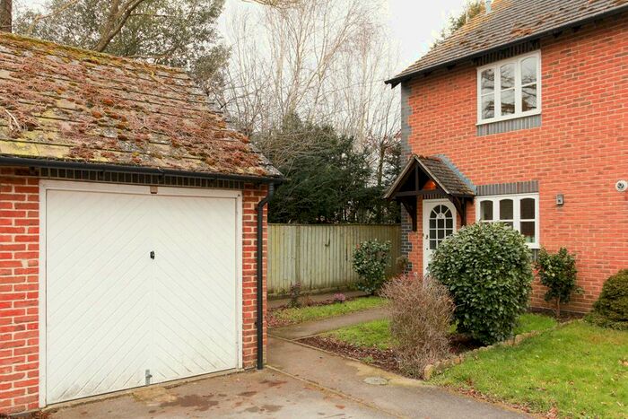 2 Bedroom Semi-Detached House To Rent In Lime Grove, Southmoor, OX13