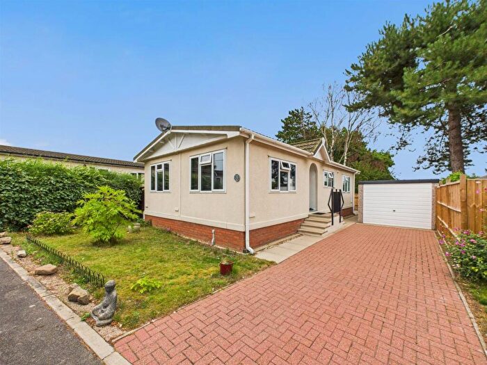 3 Bedroom Park Home For Sale In Grange Park, Woodhall Spa, LN10
