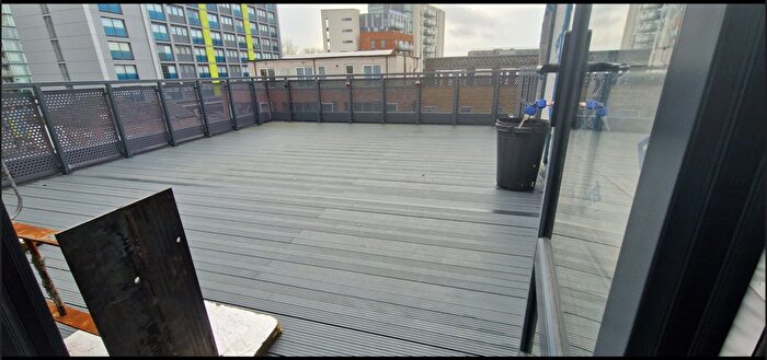 1 Bedroom Flat To Rent In Clayton Road, Hayes, UB3