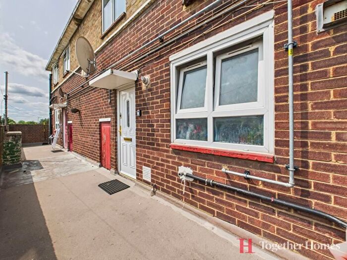 2 Bedroom Flat For Sale In Chelmer Crescent, Barking, IG11