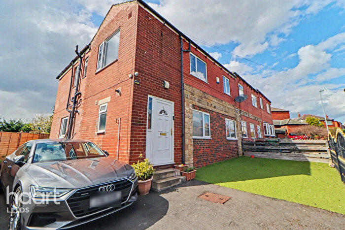 4 Bedroom End Of Terrace House For Sale In Leysholme Drive, Leeds, LS12