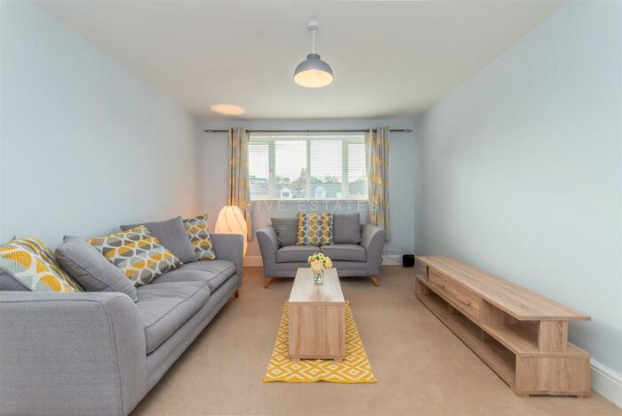 2 Bedroom Apartment To Rent In St George's Terrace, Jesmond, Newcastle Upon Tyne, NE2