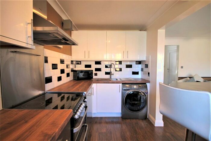 1 Bedroom Flat To Rent In Deerhurst Close, Feltham, TW13