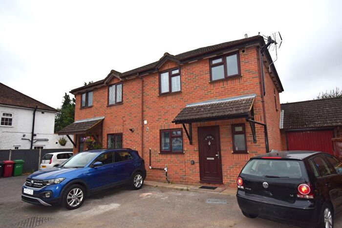 3 Bedroom House To Rent In Blumfield Court, Slough, SL1