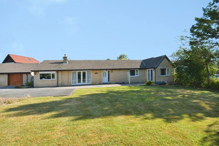 3 Bedroom Bungalow For Sale In Willow Drive, Chapel-en-le-Frith, High Peak, Derbyshire, SK23