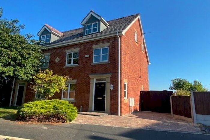 3 Bedroom Town House To Rent In Swallow Close, Blackpool, FY3