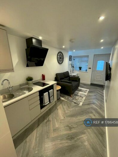 1 Bedroom Flat To Rent In Branksome Road, Swindon, SN25