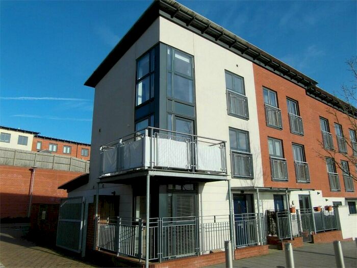 3 Bedroom End Of Terrace House To Rent In Mosedale Way, Park Central, Birmingham, B15
