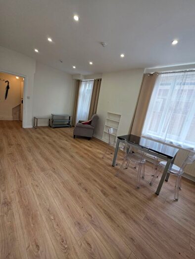 1 Bedroom Semi-detached House To Rent In West Heath Drive, Golders Green, London, NW11