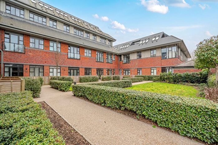 1 Bedroom Flat For Sale In Albert Drive, Woking, Surrey, GU21