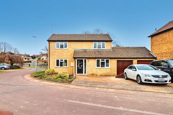 4 Bedroom Detached House To Rent In Nunney Close, Fiddlers Green, Cheltenham, GL51