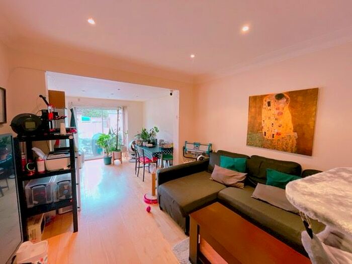 1 Bedroom Flat To Rent In Woodland Gardens, Isleworth, TW7