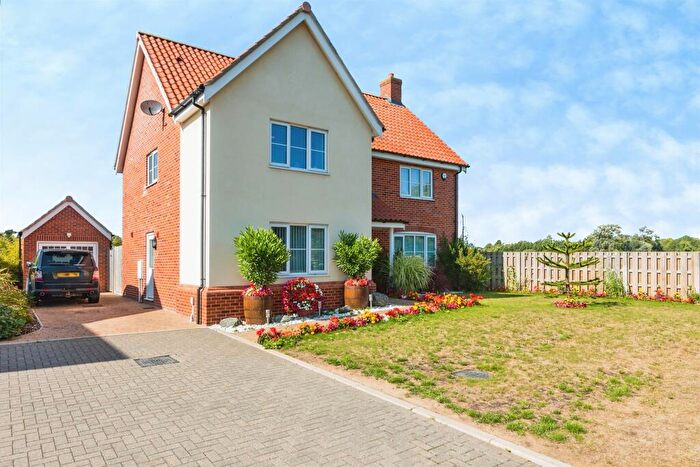 4 Bedroom Detached House For Sale In Yarmouth Road, Broome, Bungay, NR35