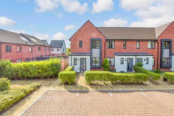 3 Bedroom Semi-Detached House For Sale In Heath Wood Drive, Maidstone, Kent, ME14