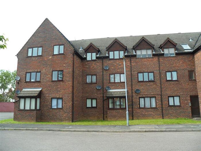 1 Bedroom Flat To Rent In Oliver Close, Rushden, Northants, NN10