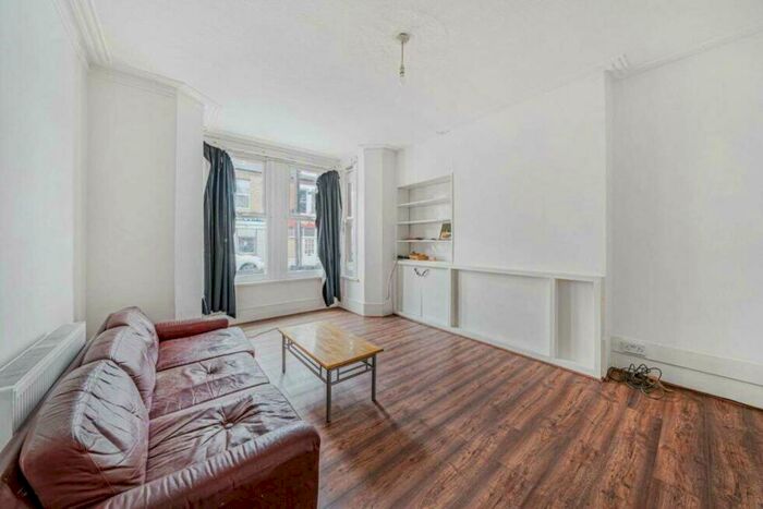4 Bedroom Flat To Rent In Whittington Road, Bounds Green, N22
