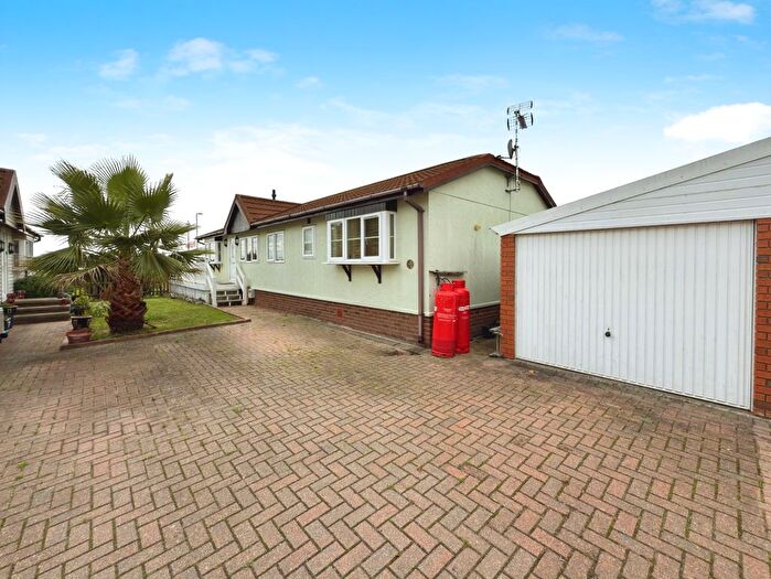 2 Bedroom Detached House For Sale In Waterfront, Hayes Country Park, Wickford, SS11
