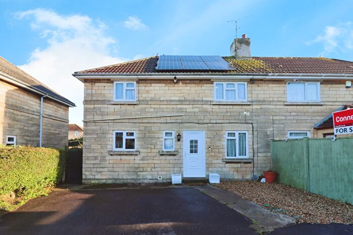 3 Bedroom Semi Detached House For Sale In Cossham Walk, Bristol, BS5