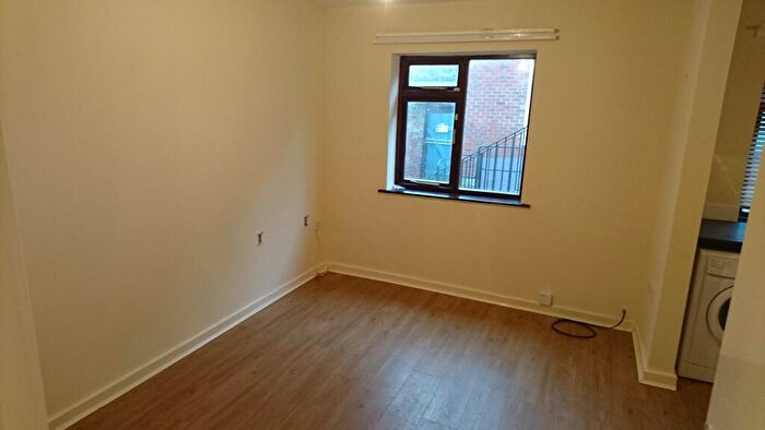 1 Bedroom Flat To Rent In Flat, Avenue Road, DN2