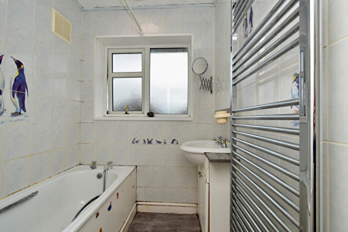 3 Bedroom Semi-Detached House To Rent In Averil Road, Thurncourt, Leicester, LE5