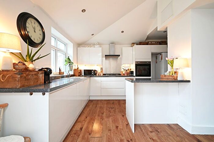 3 Bedroom Semi-detached House For Sale In Cox Road, Wisewood, Sheffield, S6