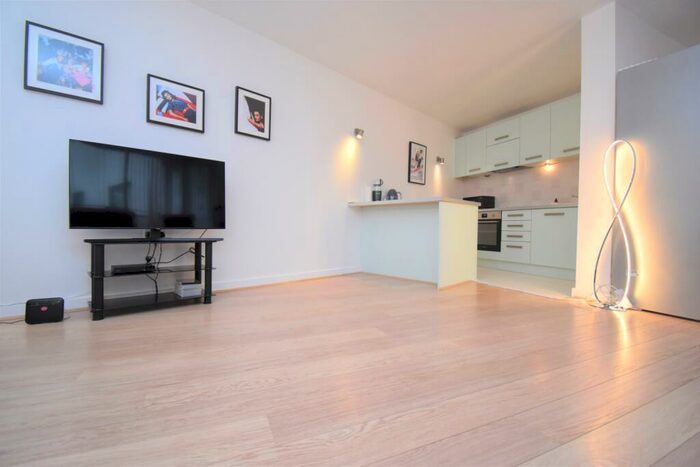1 Bedroom Flat To Rent In Deals Gateway London, SE13