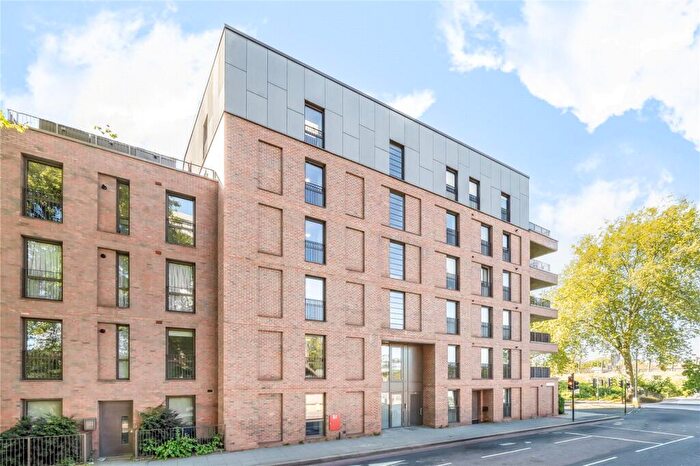 2 Bedroom Flat For Sale In Furlong Court, St. Pauls Way, Bow, London, E3