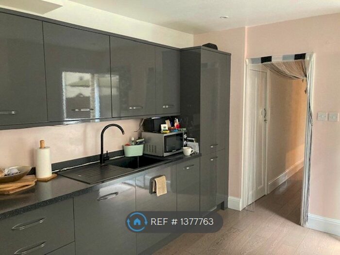 1 Bedroom Flat To Rent In High Road Leytonstone, London, E11