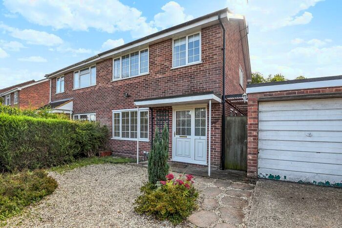 3 Bedroom Semi-Detached House To Rent In Newbury, Berkshire, RG14