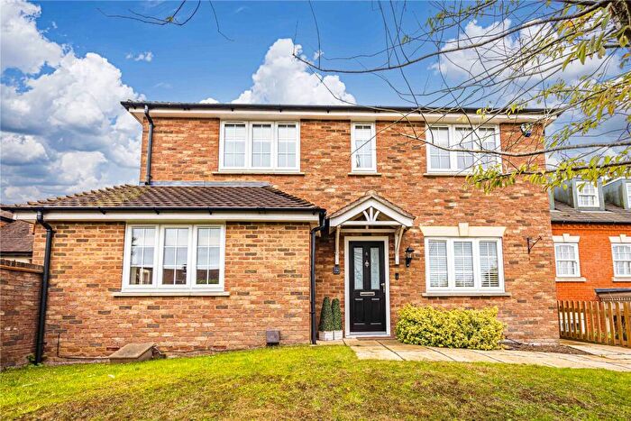 4 Bedroom Detached House For Sale In Dunstable Road, Caddington, Central Bedfordshire, LU1