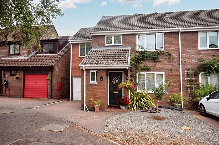 4 Bedroom Semi-detached House For Sale In Norbury Close, South Millers Dale, Chandler's Ford, SO53