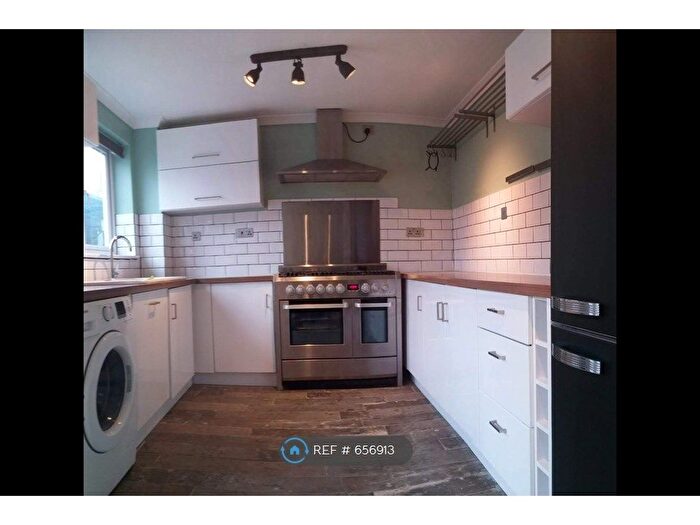 3 Bedroom Semi-Detached House To Rent In Roundham Close, Kidlington, OX5