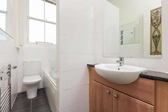 3 Bedroom Flat To Rent In Morningside Gardens, Morningside, Edinburgh, EH10