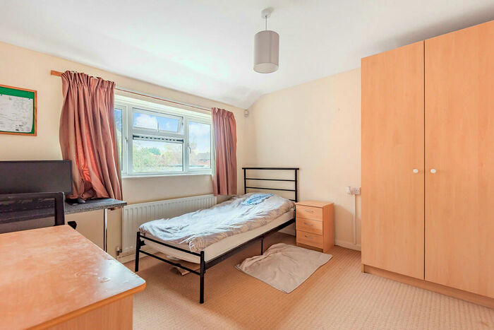 4 Bedroom Semi-Detached House To Rent In Cabell Road, Guildford, GU2